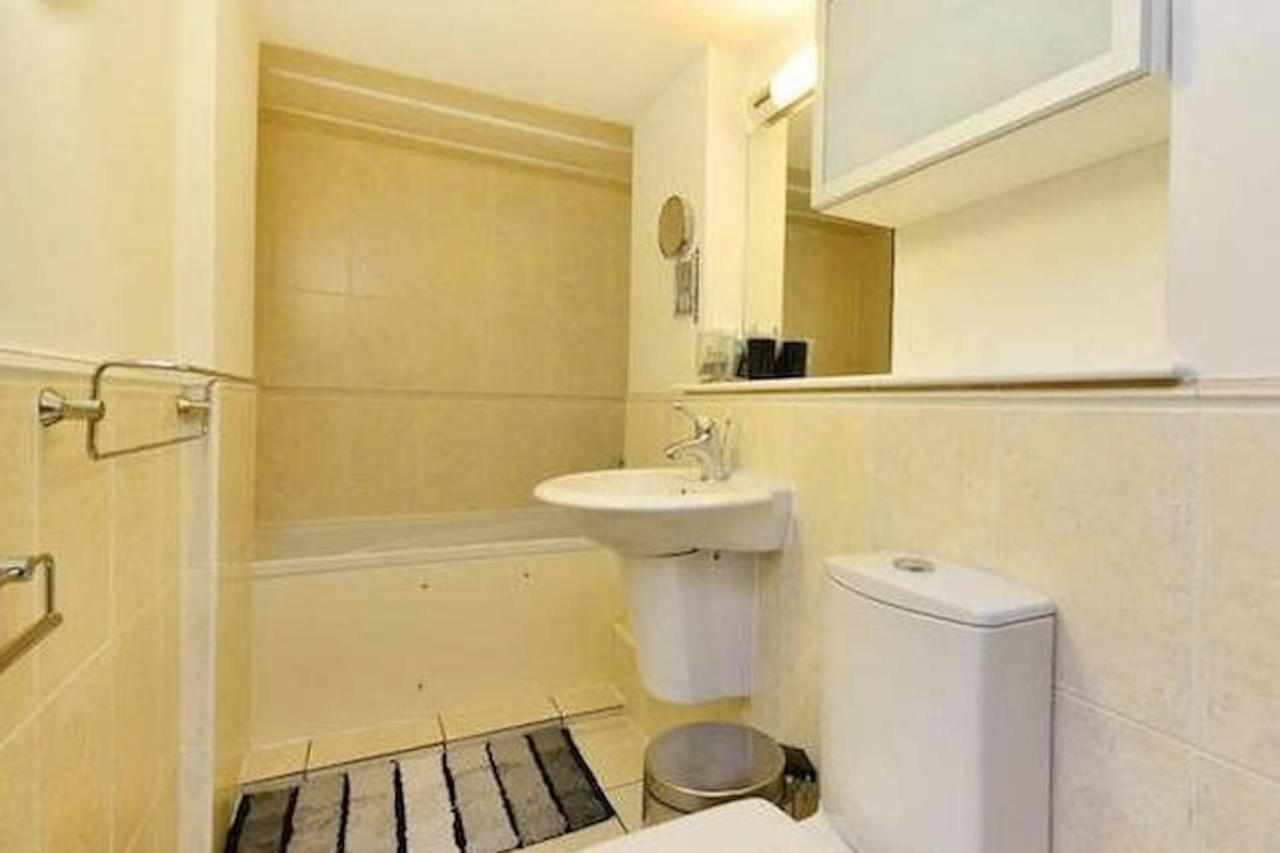 Central 2-Bed, 2-Bath Sanctuary Near Holborn Station, Covent Garden & West End London Exteriör bild