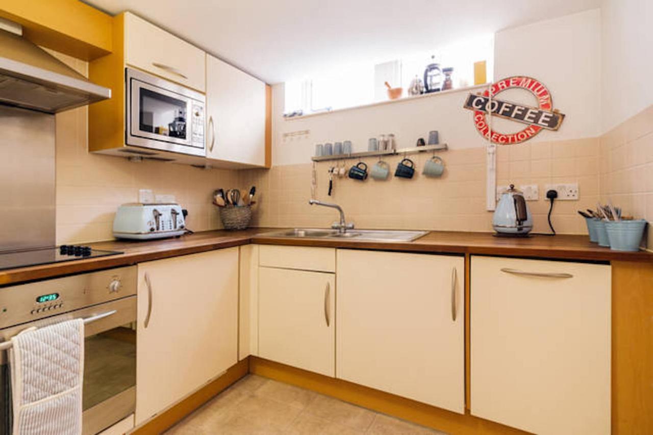 Central 2-Bed, 2-Bath Sanctuary Near Holborn Station, Covent Garden & West End London Exteriör bild